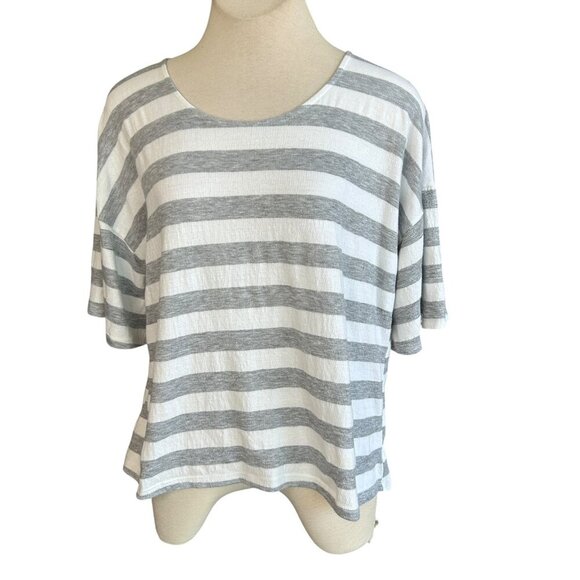 Stem Gray Striped Split Back Casual Top T sirt Size Small - Picture 2 of 8